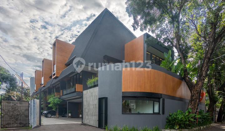 Dijual Rumah Modern Tropical di Kemang, Jakarta Selatan 4 Lantai