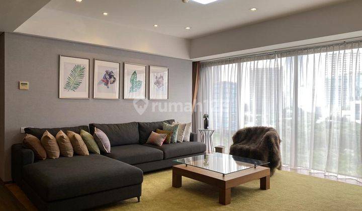 ruang tamu dijual apartemen verde two 3br