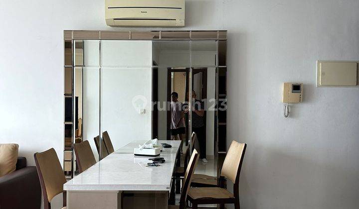 ruang makan disewakan apartemen denpasar residence 2br