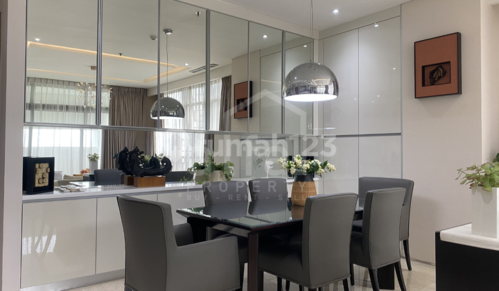 For Rent Furnished Unit Private Lift in Strategic Area Senopati Suites 2