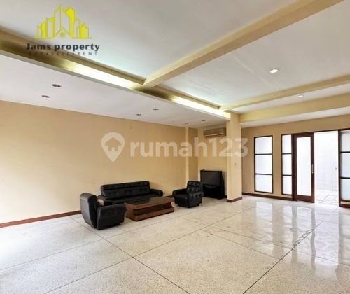 Disewakan Cepat Rumah 3 Br Luas 389 M2 2 Lantai Bagus Menteng, Jakarta Pusat 2