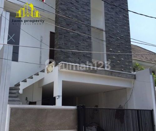 Dijual Cepat Rumah 2 Lantai 4 Br Luas 305 M2 Private Pool Siap Huni Jakarta Selatan