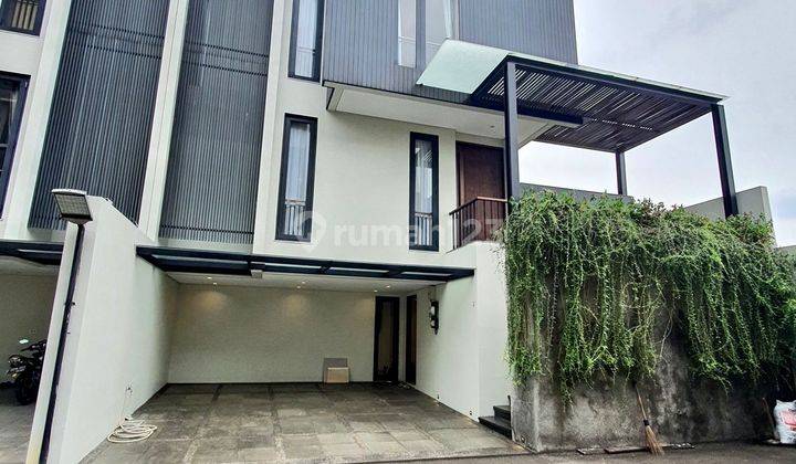 Rumah Modern 3 Lantai Bagus di Cilandak Jakarta Selatan  1