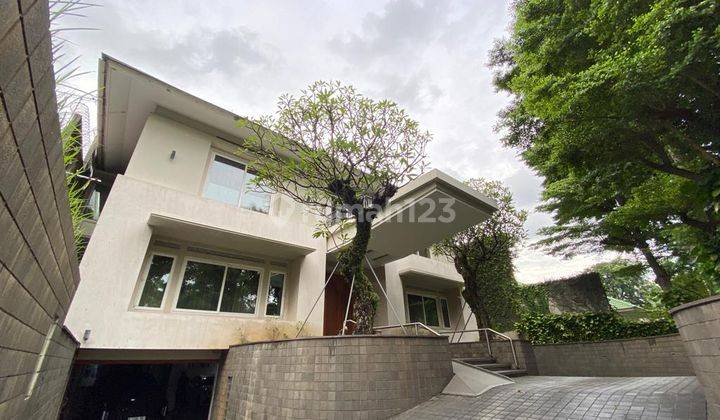 Rumah 3 Lantai Furnished Bagus SHM - Sertifikat Hak Milik di Menteng Raya, Menteng 2