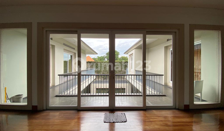 Rumah 3 Lantai Furnished Bagus SHM - Sertifikat Hak Milik di Menteng Raya, Menteng 13