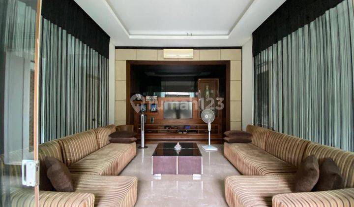 Rumah 3 Lantai Furnished Bagus SHM - Sertifikat Hak Milik di Menteng Raya, Menteng 16