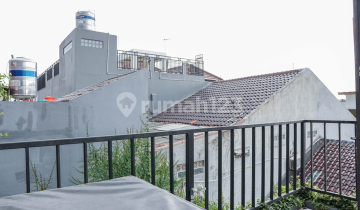  Rumah Unik Dan Estetik 3 Lantai Semi Furnished Sudah Renovasi SHM - Sertifikat Hak Milik di Jalan Joglo, Joglo 17