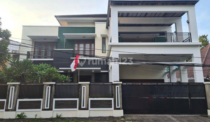 Dijual Rumah Mewah 2 Lantai 7BR Fasilitas Lengkap, Furnished, Unit Istimewa di Menteng Jakpus