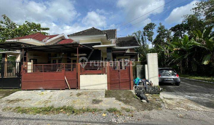 Rumah 5 Kamar Tidur Dekat Stadion Maguwoharjo 1