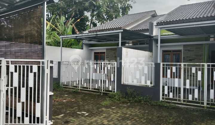 Rumah 3 Kamar Di Daerah Seyegan Bangunan Kondisi Seperti Baru 7