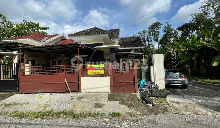 RUMAH 5 KAMAR TIDUR DEKAT STADION MAGUWOHARJO RUMAH 5 KAMAR TIDUR DEKAT STADION MAGUWOHARJO