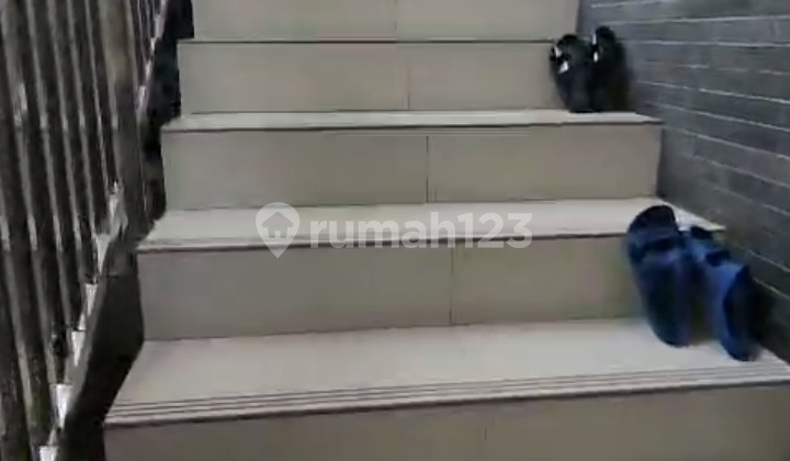 Comfortable Old House in Jelambar 2