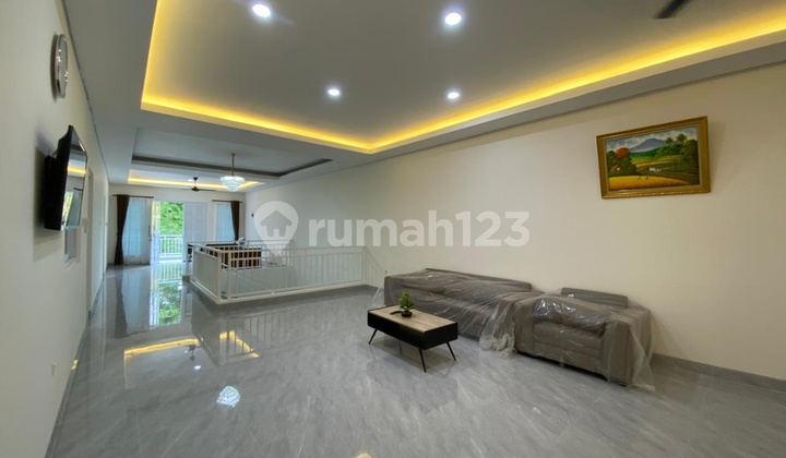 Rumah Besar, Design Elegan & Full Furnish di Cideng Roxy