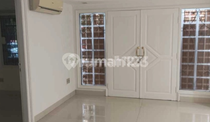 Rumah Mewah Semi Furnish dan Siap Huni