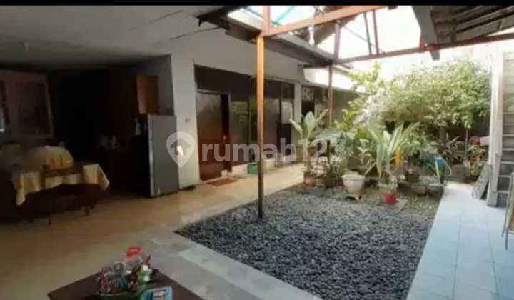 Rumah Nyaman, Besar di Kebun Jeruk