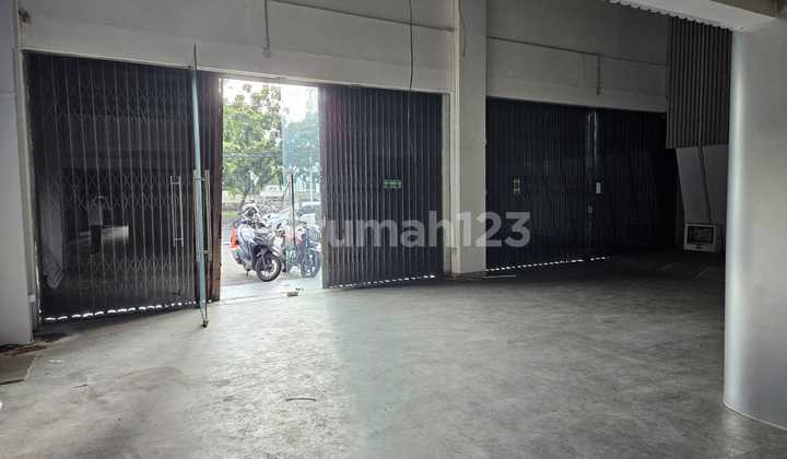 Attached Shop in Kebun Jeruk, Strategic and City Center