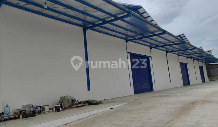 Wide Warehouse with Loading Dock in Kapuk