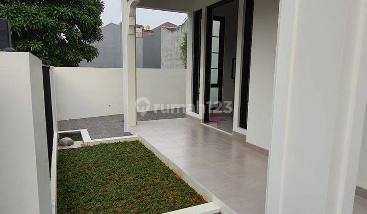 Dijual Rumah Minimalis Modern di Anggrek Loka Bsd seberang Eka Hospital kondisi Like New  2