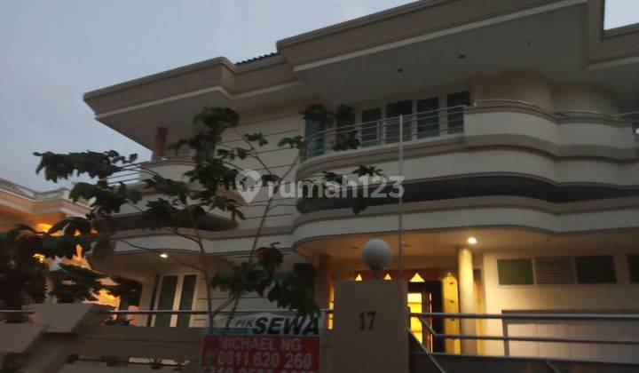 Sewa Rumah Full Furnished 6 Bedroom Hook Pinisi 1