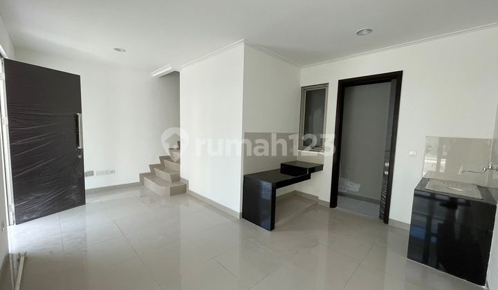 Disewakan Rumah Termurah 6X10 Kawasan Pik 2 Cluster Springville 2