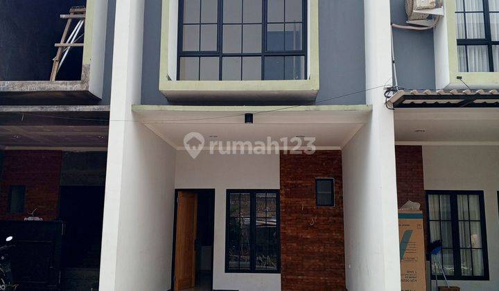 JUAL RUMAH 2 LANTAI LOKASI 5 MENIT KE STASIUN DEPOK - DP 0%  1