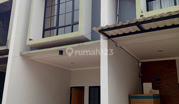 JUAL RUMAH 2 LANTAI LOKASI 5 MENIT KE STASIUN DEPOK - DP 0%  2