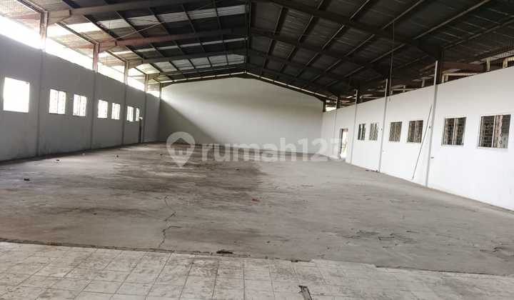 Old Mogot warehouse for rent, land area 1660m2, building area 3435m2, 3-story development