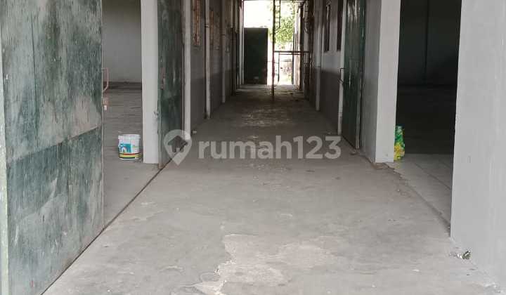 Old Mogot warehouse for rent, land area 1660m2, building area 3435m2, 3-story development