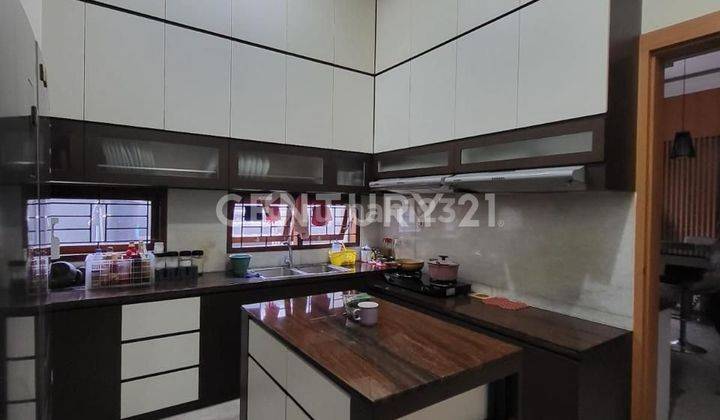 Di  Rumah 2 Lantai Di Lippo Karawaci Tangerang 2