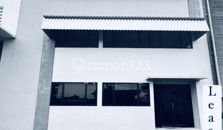 Sewa Gudang Premium di Delta Silicon - Listrik 167 KVA, Akses Mudah Container Sewa Gudang Premium di Delta Silicon - Listrik 167 KVA, Akses Mudah Container