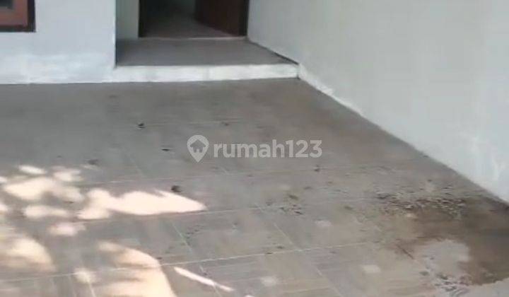 Disewakan Rumah Rapih 2 Lantai di Duta Harapan 2