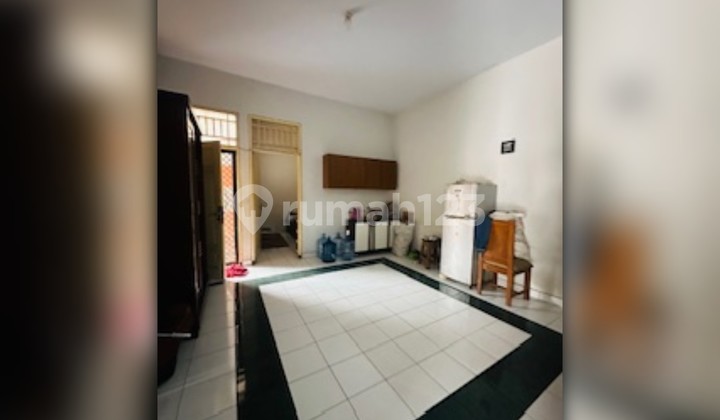 Corner House in Permata Hijau with Area 2 - Land 160 Building 150, Price 1.3 M Negotiable 2