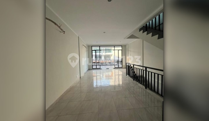 Disewa Ruko Crystal Boulevard Summarecon Bekasi - 3 Lantai Balkon | 140 Juta/Tahun Disewa Ruko Crystal Boulevard Summarecon Bekasi - 3 Lantai Balkon | 140 Juta/Tahun