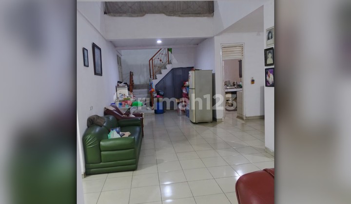 Rumah Luas Semi Furnish di Grand Galaxy City - Jalan Utama, Siap Huni!