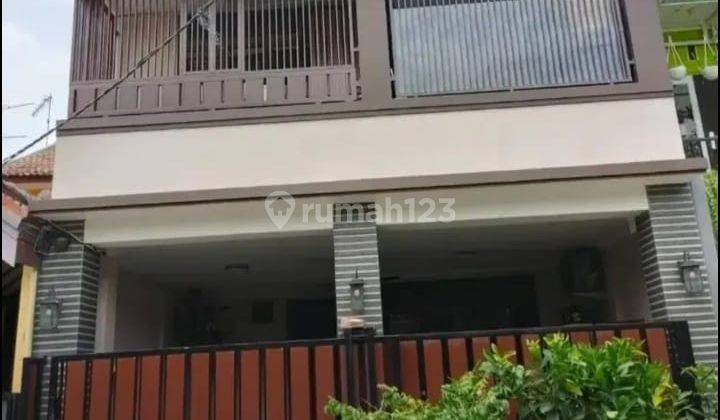 Dijual Rumah 3 Lantai di Kemang Pratama Bekasi 1