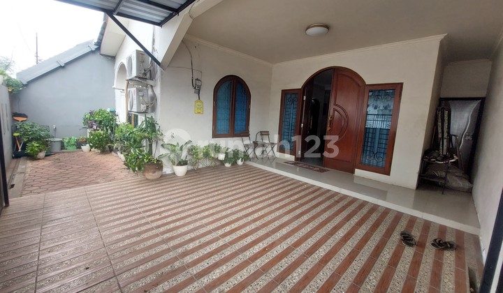 Comfortable & Spacious Residence in Pulogebang - 4 Bedrooms, Strategic Location, Freehold Certificate Comfortable & Spacious Residence in Pulogebang - 4 Bedrooms, Strategic Location, Freehold Certificate