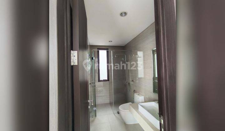 Disewakan Rumah Mewah, 3 Lantai di Cluster Morizen Sumarecon Bekasi 2