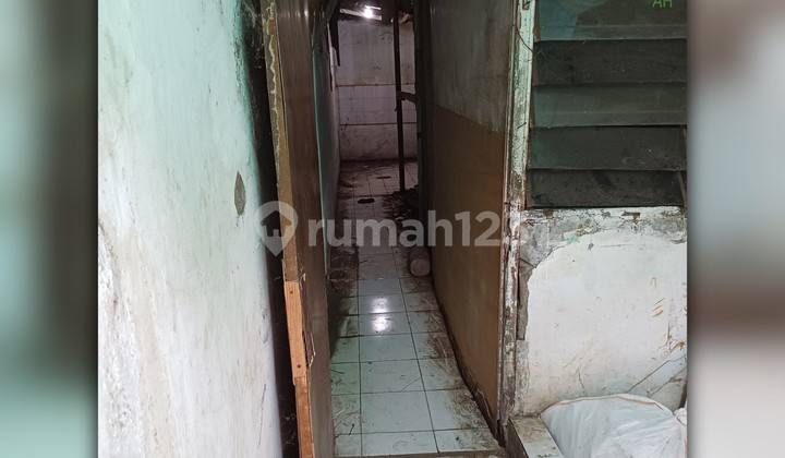 For Sale Old Land Value House in Tanjung Duren, West Jakarta 2