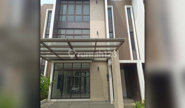 Disewakan Rumah Mewah, 3 Lantai di Cluster Morizen Sumarecon Bekasi 1