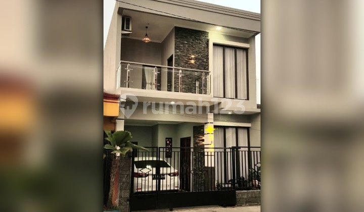 Dijual Rumah Modern 2 Lt Furnished Banyak Bonusnya di Cibinong, Bogor 1