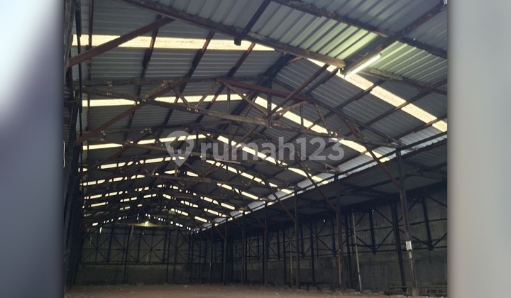 Disewakan Gudang Luas di pinggir jalan besar Bekasi Utara