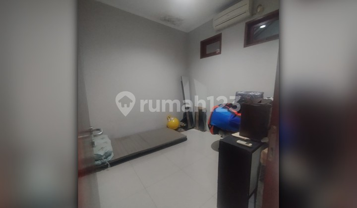 For Sale Exclusive House in Duta Harapan - Sturdy Building, Comfortable Location