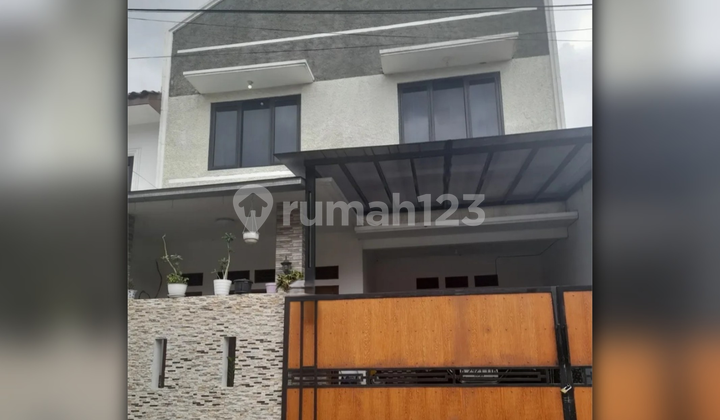 Dijual Rumah 2 Lantai Pondok Bambu - SHM, 3Kt 4Km, Lokasi Strategis!