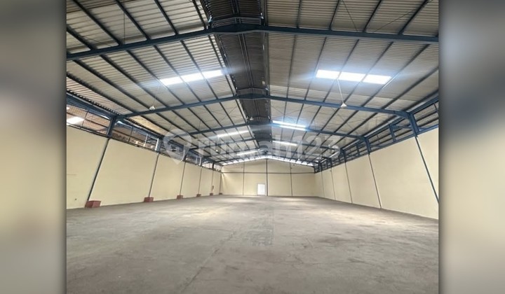 For Rent 1600 m2 Warehouse with 40 Feet Container Access in North Bekasi
