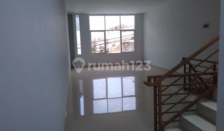 For Rent: 2.5-Story Shop House, Sudirman Wing