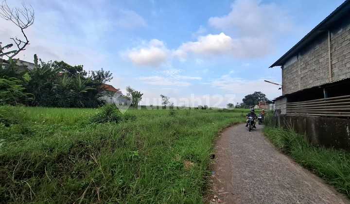 Tanah Strategis Posisi Hoek ( Corner)jl.utama Desa Nanjung 2