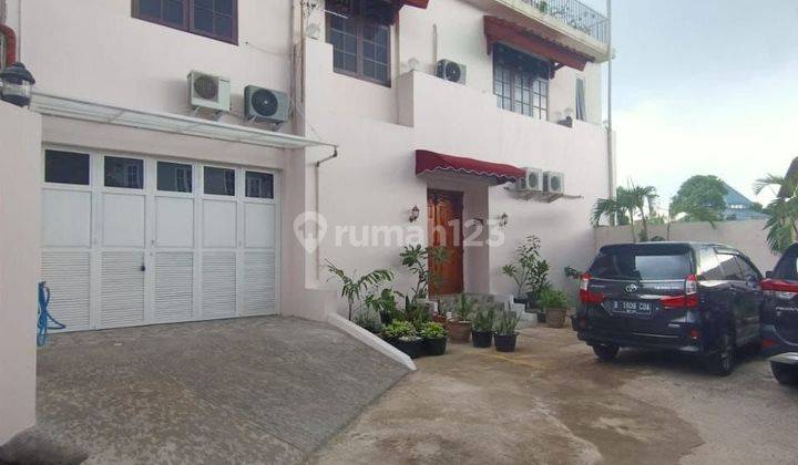 Rumah 3 Lantai W/Private Pool Dekat Cipinang Mall Jakarta Timur 1