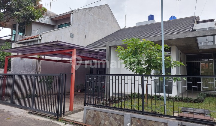 Rumah Pusat Kota Strategis Siap Huni Bersih Terawat 1