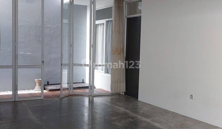 Rumah Pusat Kota Strategis Siap Huni Bersih Terawat 7