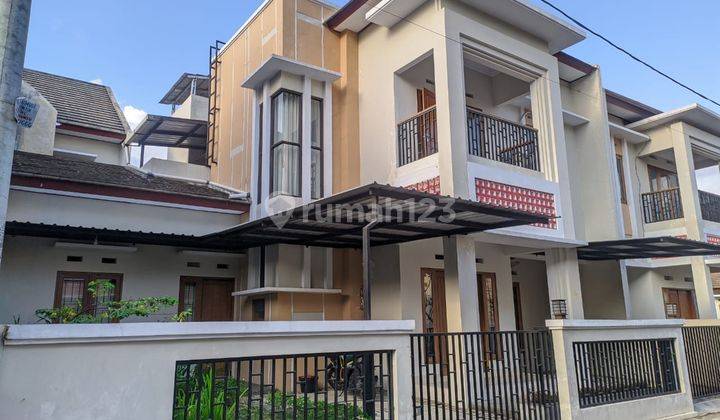 RUMAH MODERN 2 LANTAI DALAM KOMPLEK DI GAMPING SLEMAN DEKAT UMY  1